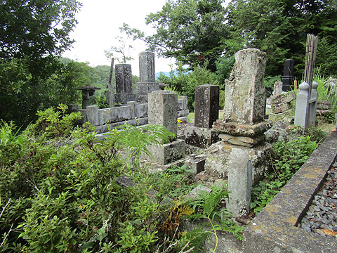 集落の墓地